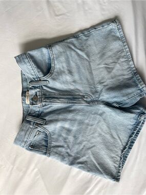 Levi’s Light Wash High-Waist Denim Shorts